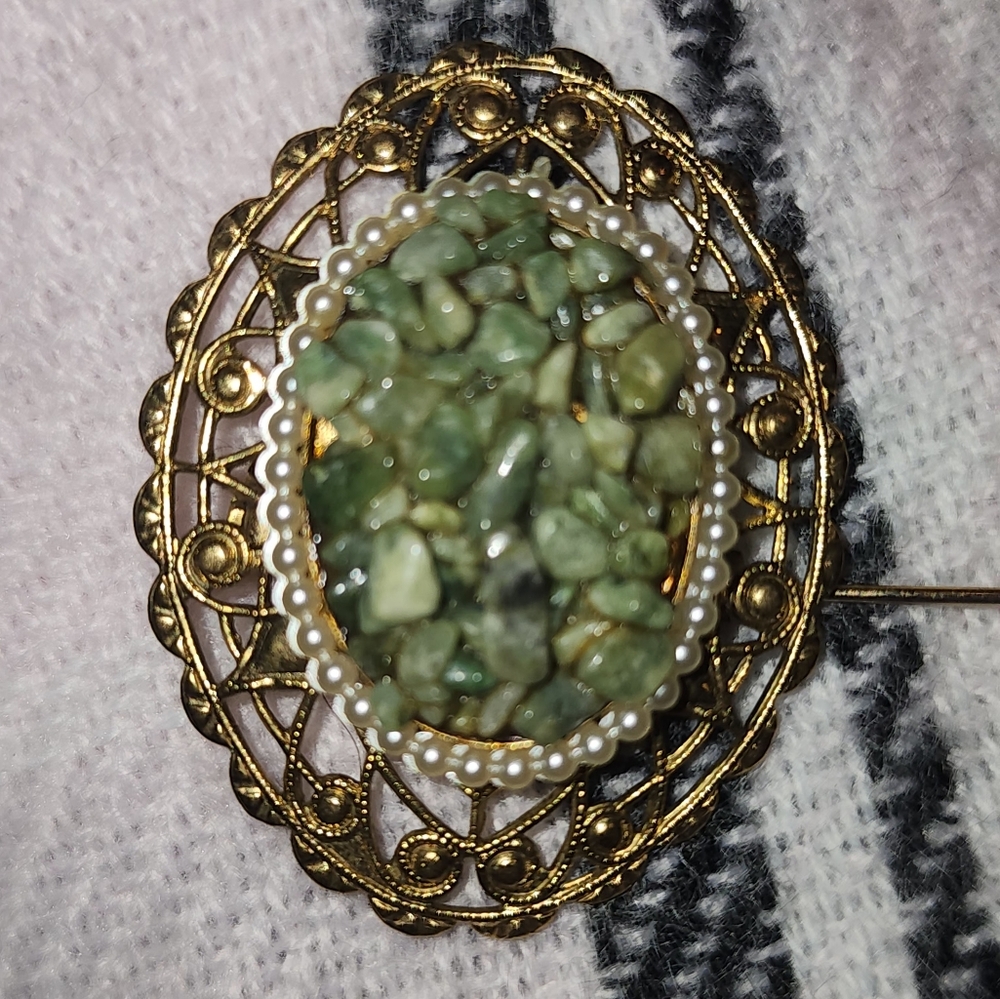1960's Vintage Jade Chip And Faux Pearl Oval Brooch
